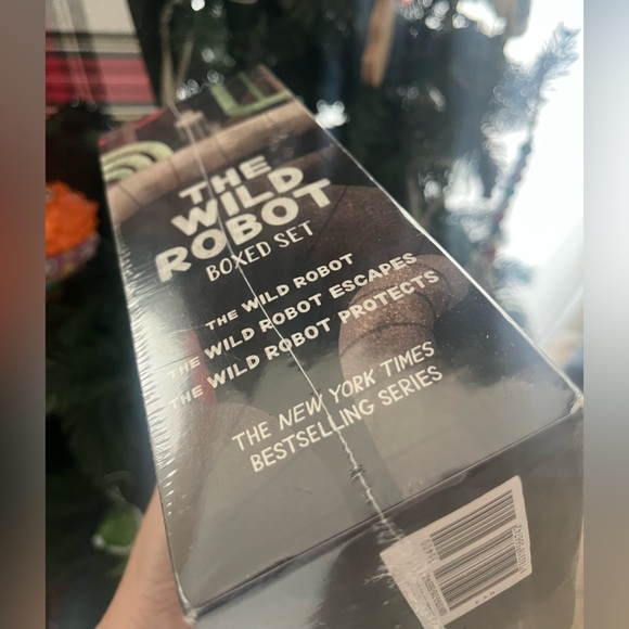 New Wild Robot box set - Picture 3 of 4